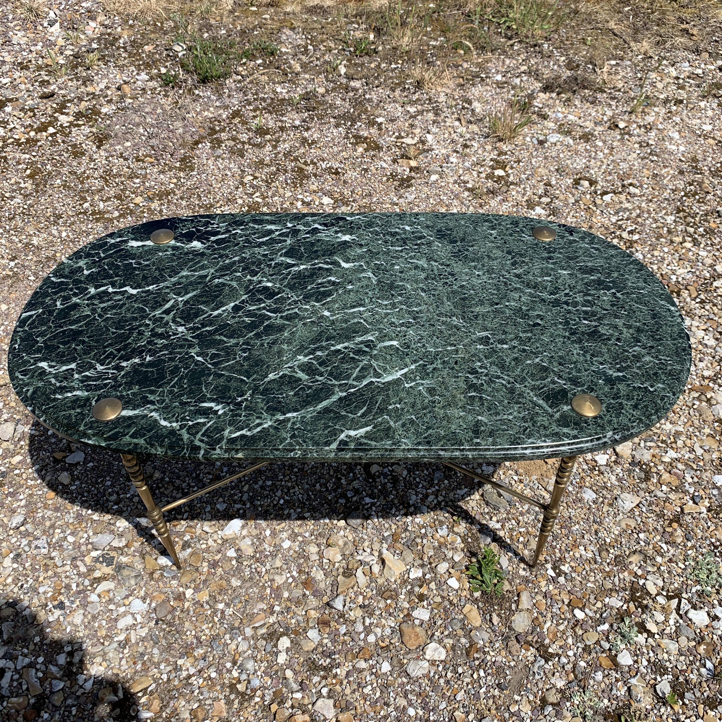 Oval coffee table in veined green marble
