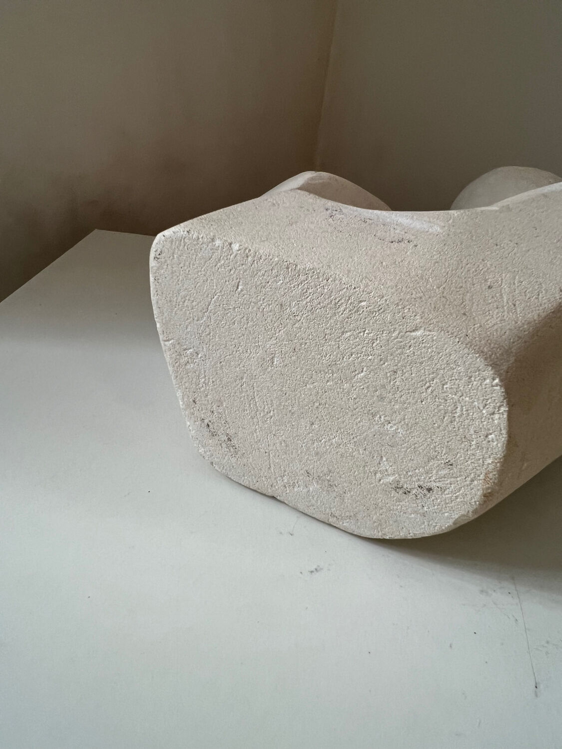 Sculpture abstraite plâtre couple enfant vintage