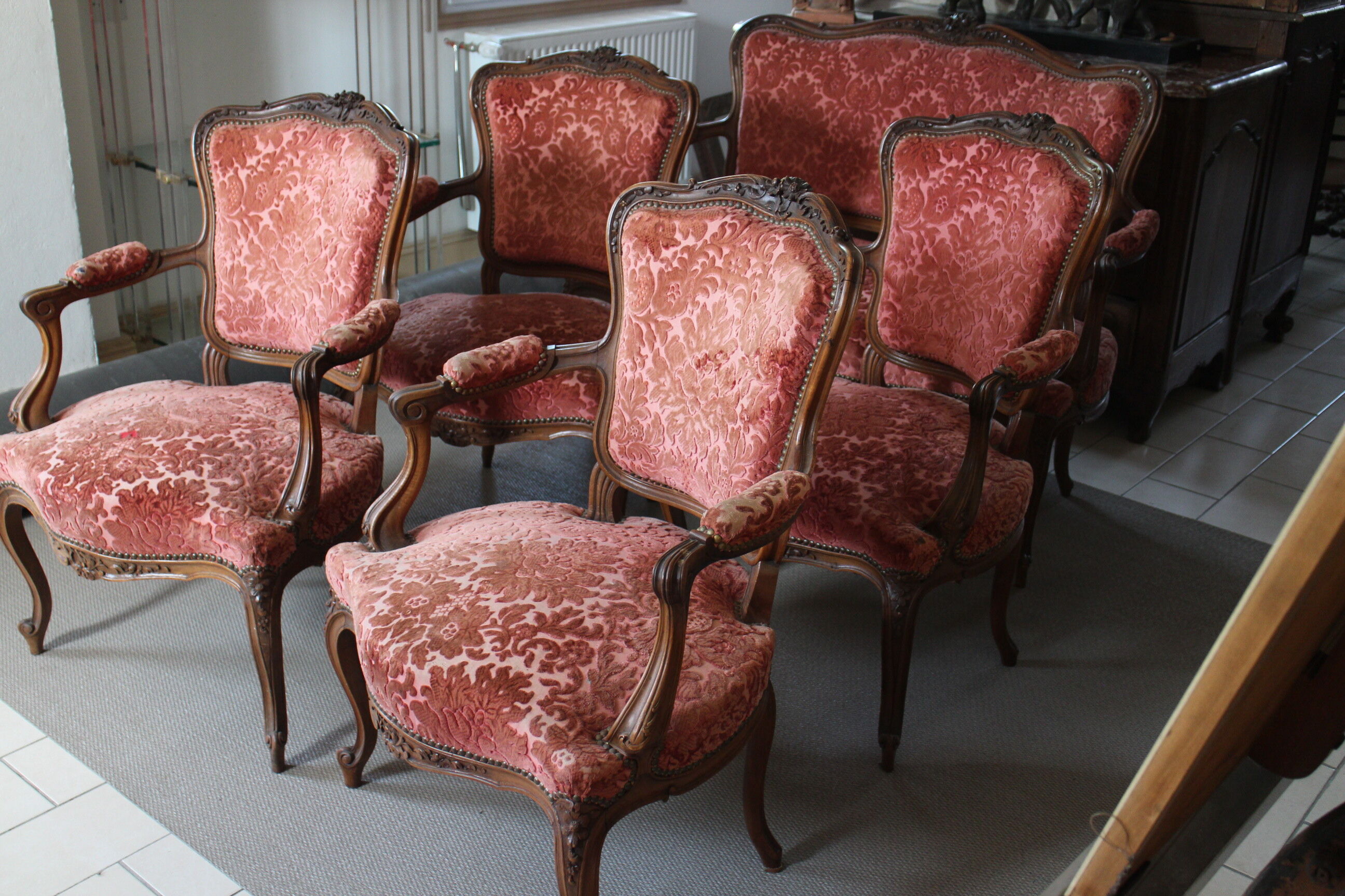 Louis XV style rocaille lounge, 4 armchairs and a bench seat