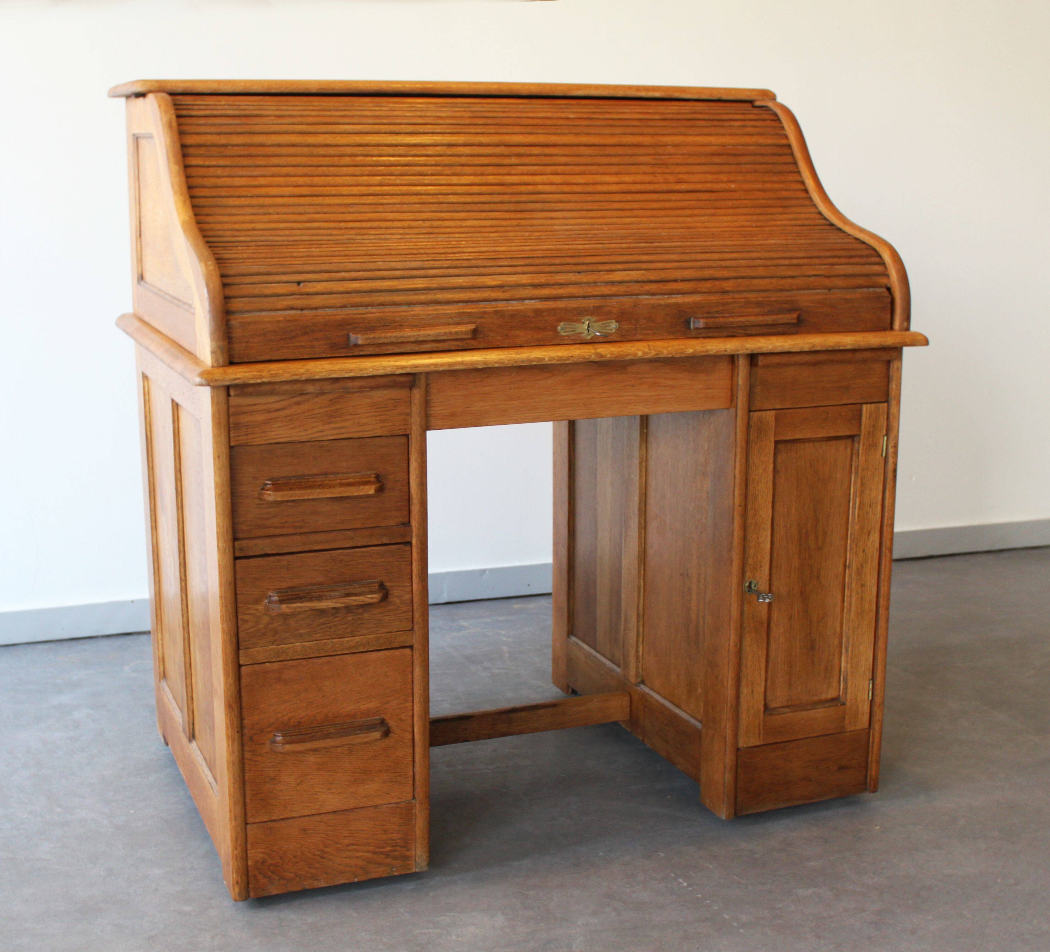American oak desk, late 19th century.