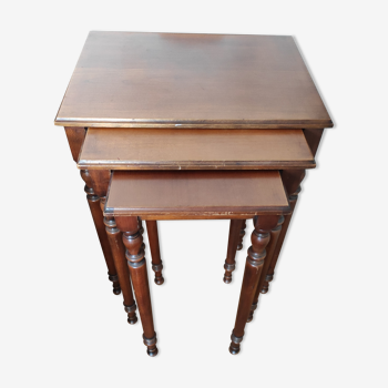Tables gigognes en merisier