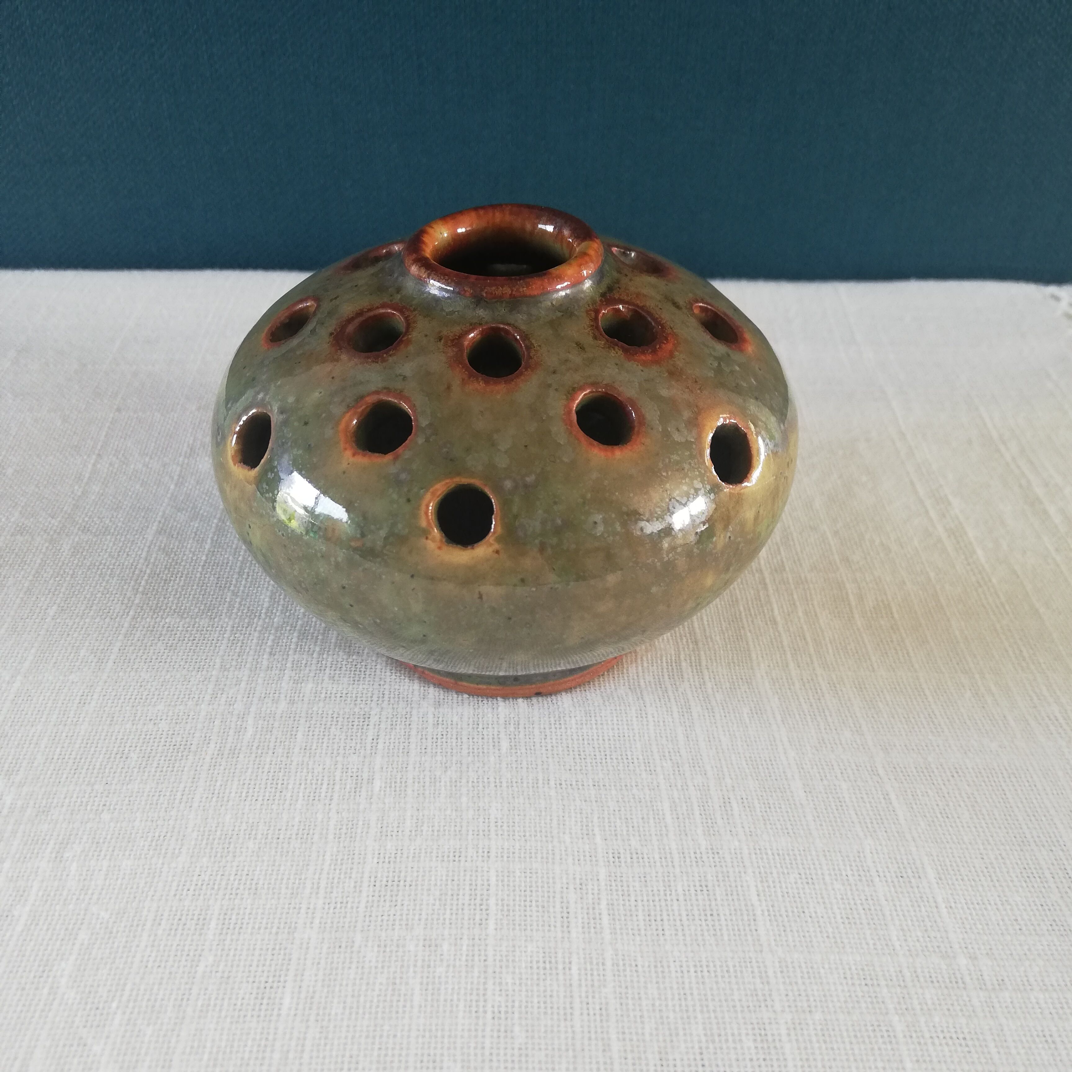 Vase stings flowers