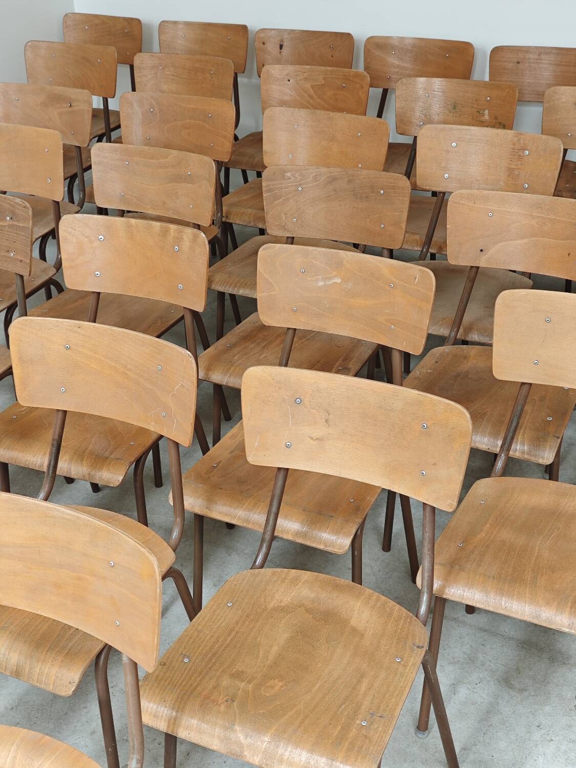 Lot de 35 chaises d'école tchèque Kovona style bistrot des