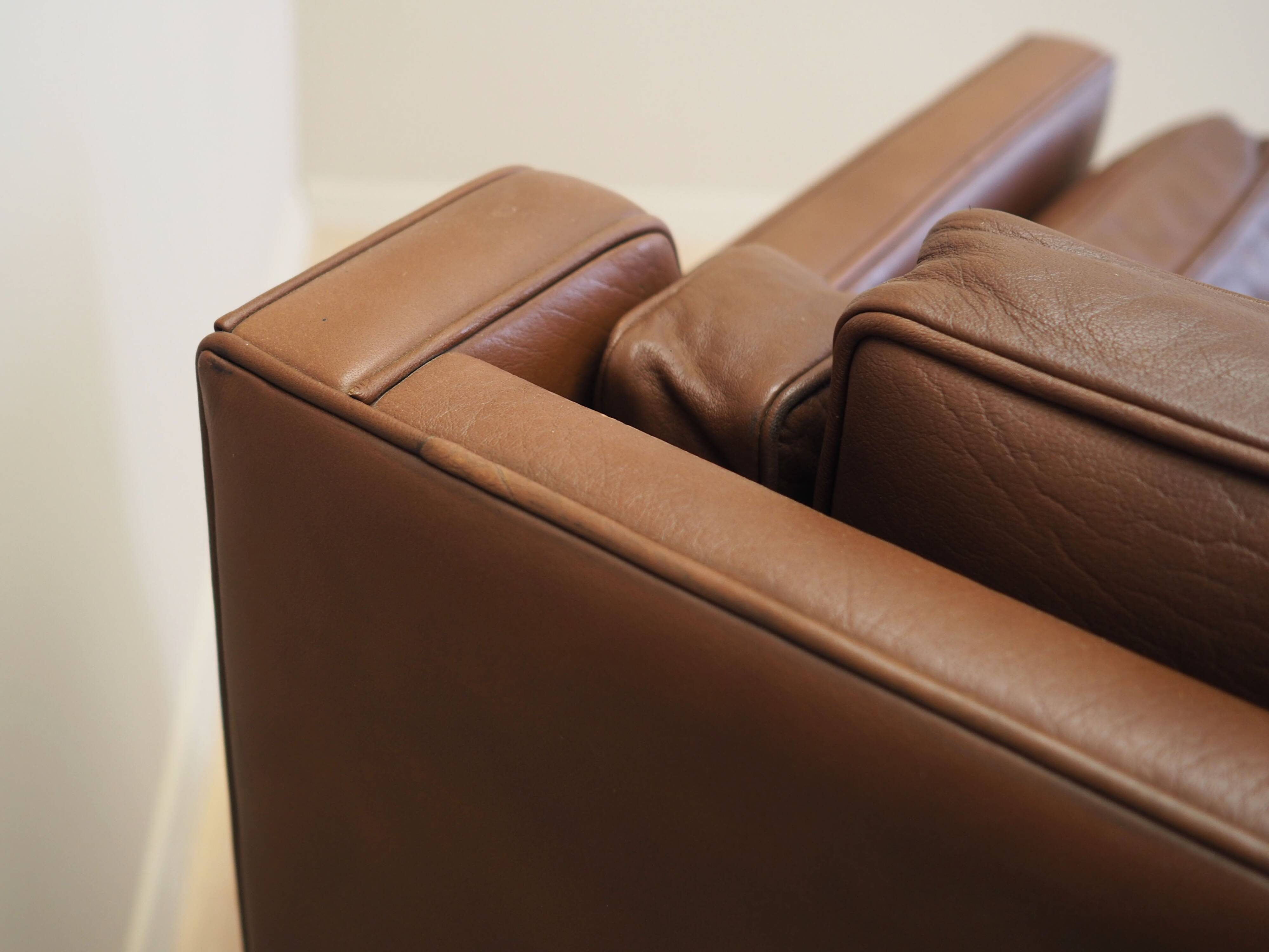 Canapé en cuir marron, design danois, années 1970, production : Danemark
