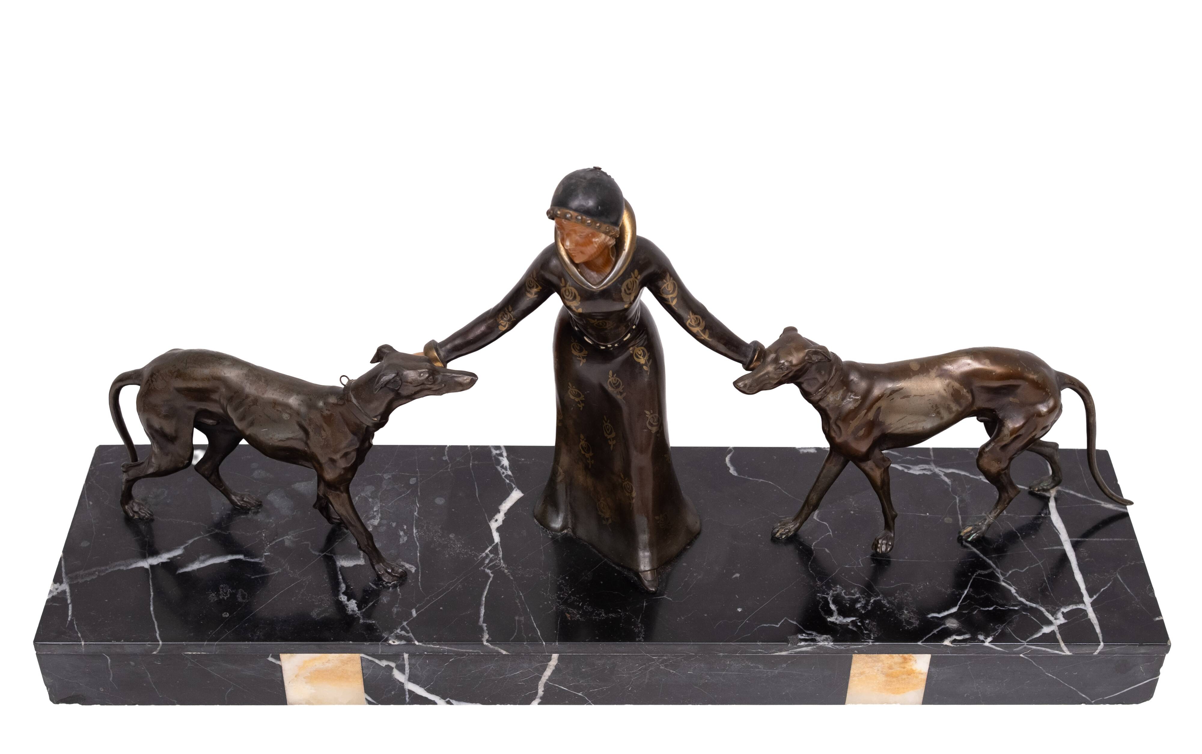 Sculpture Art Déco d'une femme avec des lévriers 1920/30 France