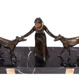 Sculpture Art Déco d'une femme avec des lévriers 1920/30 France