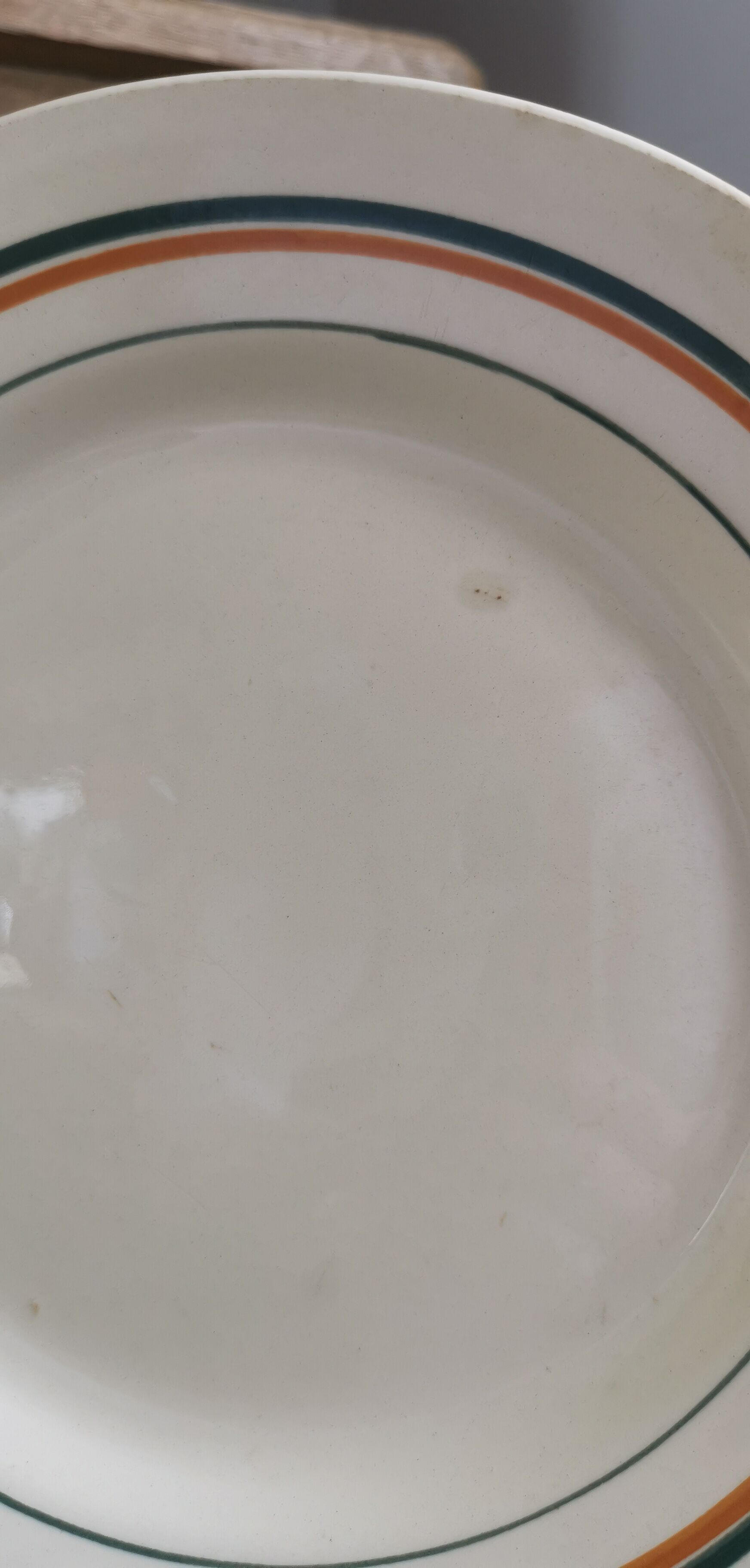 4 flat plates in earthenware, St Amand, Newton service