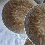 Set of 4 mushroom-style glazed ceramic plates