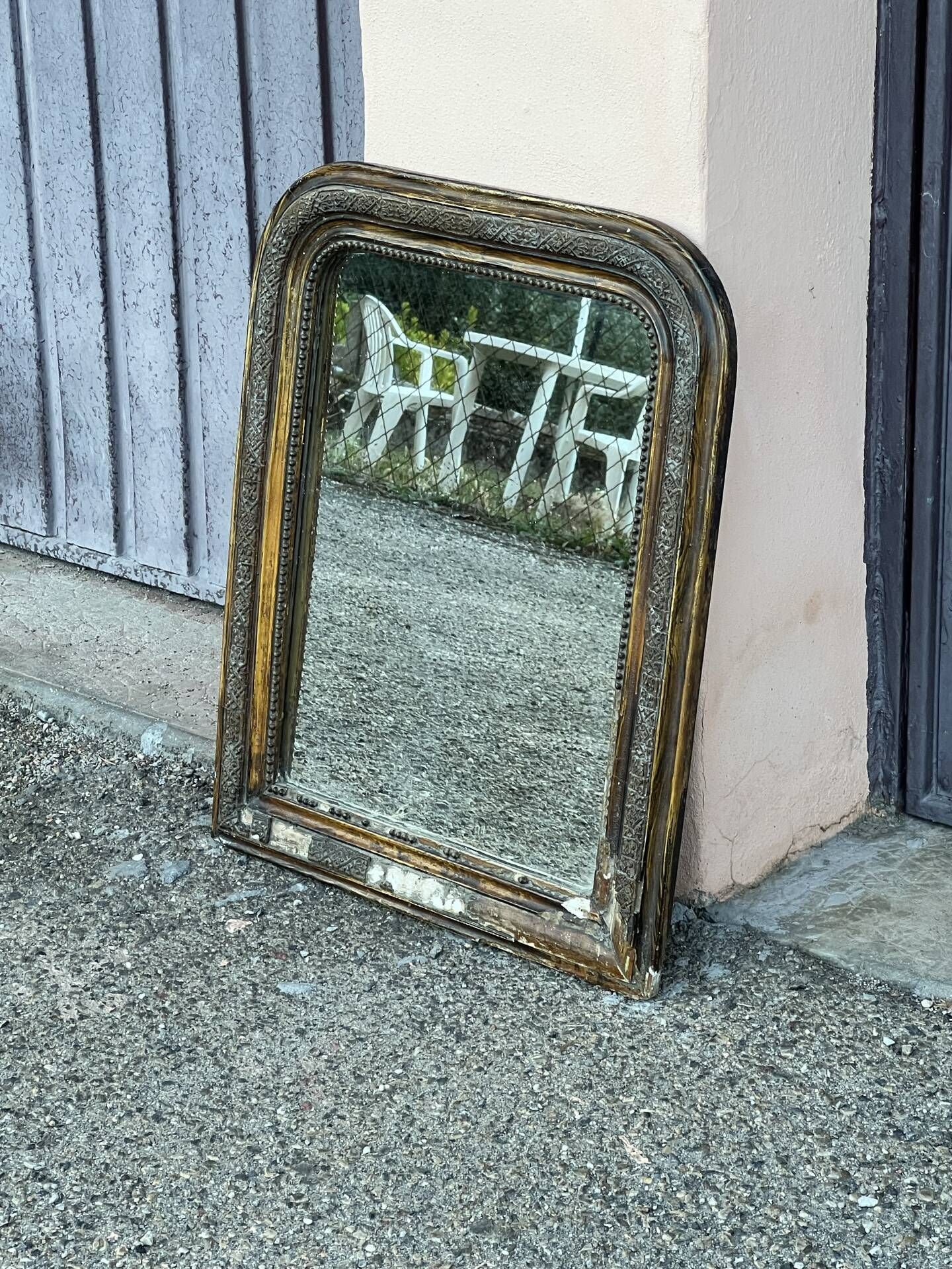 Miroir louis Philipe en bois doré sculpté fronton arrondi