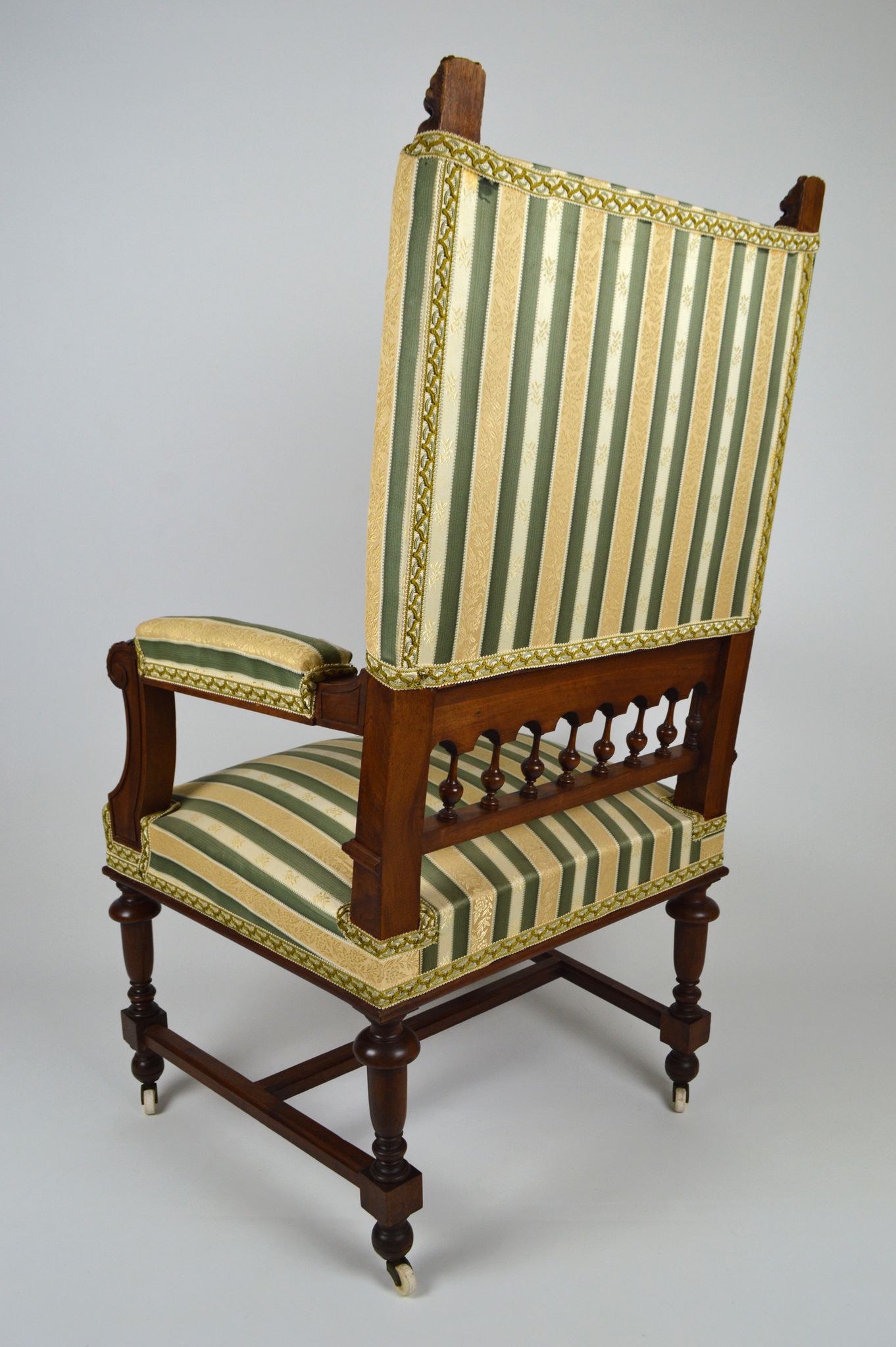 Neo-Renaissance walnut armchair with lion heads, circa 1880