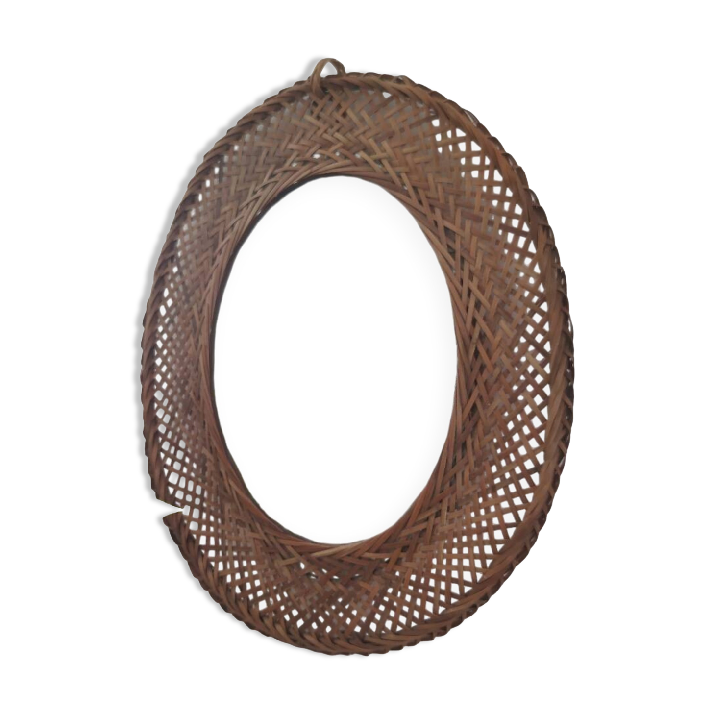 Oval mirror in woven wicker