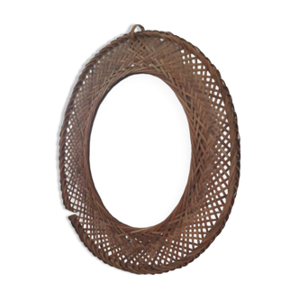 Oval mirror in woven wicker