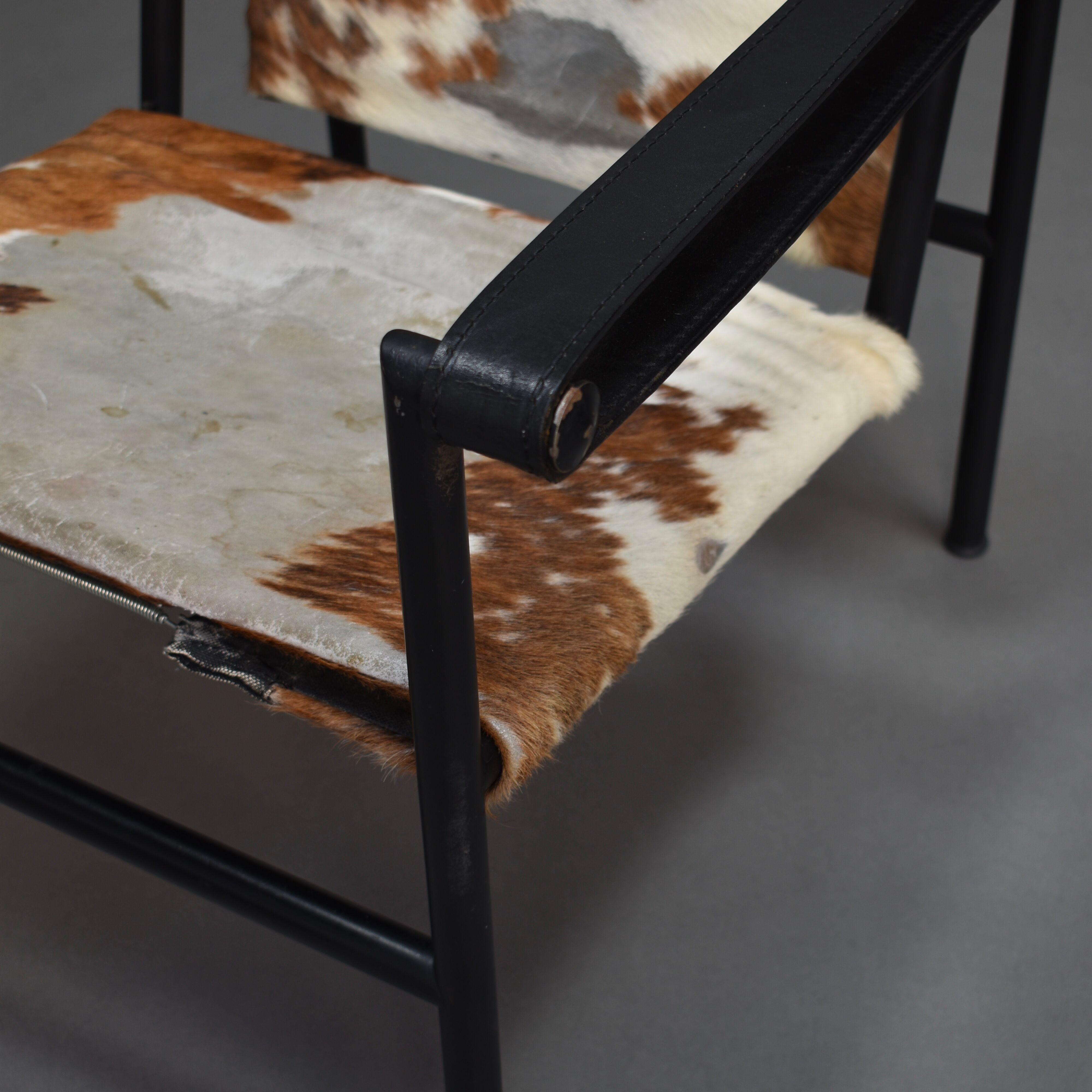 LC1 armchair by Le Corbusier and Charlotte Perriand for Cassina