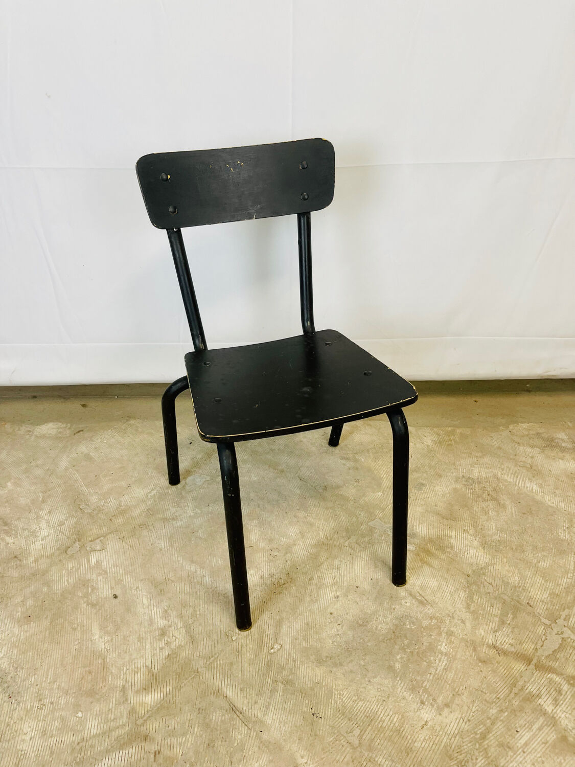 Chaise d’enfant en métal et bois