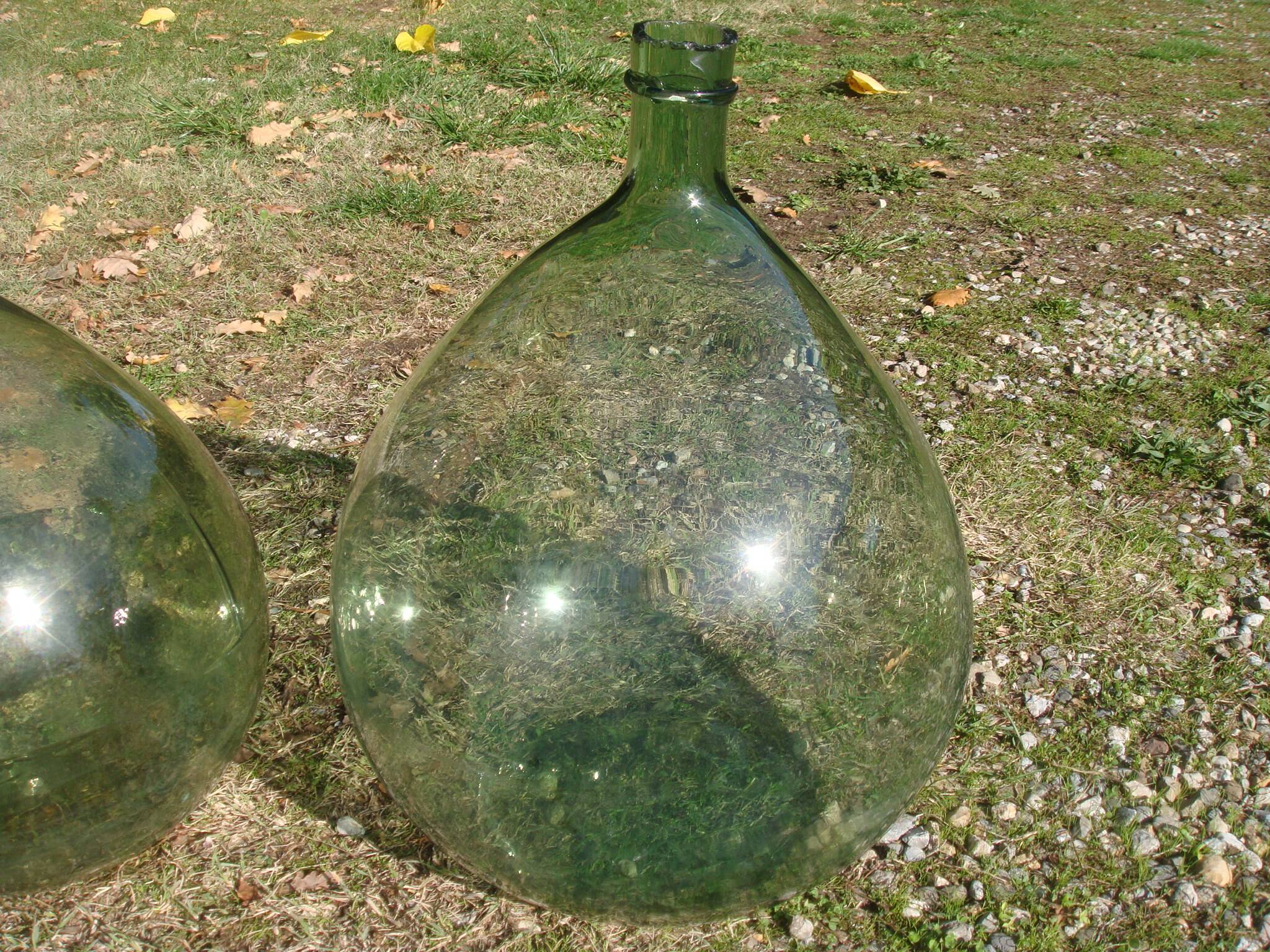 Great demijohn in blown glass