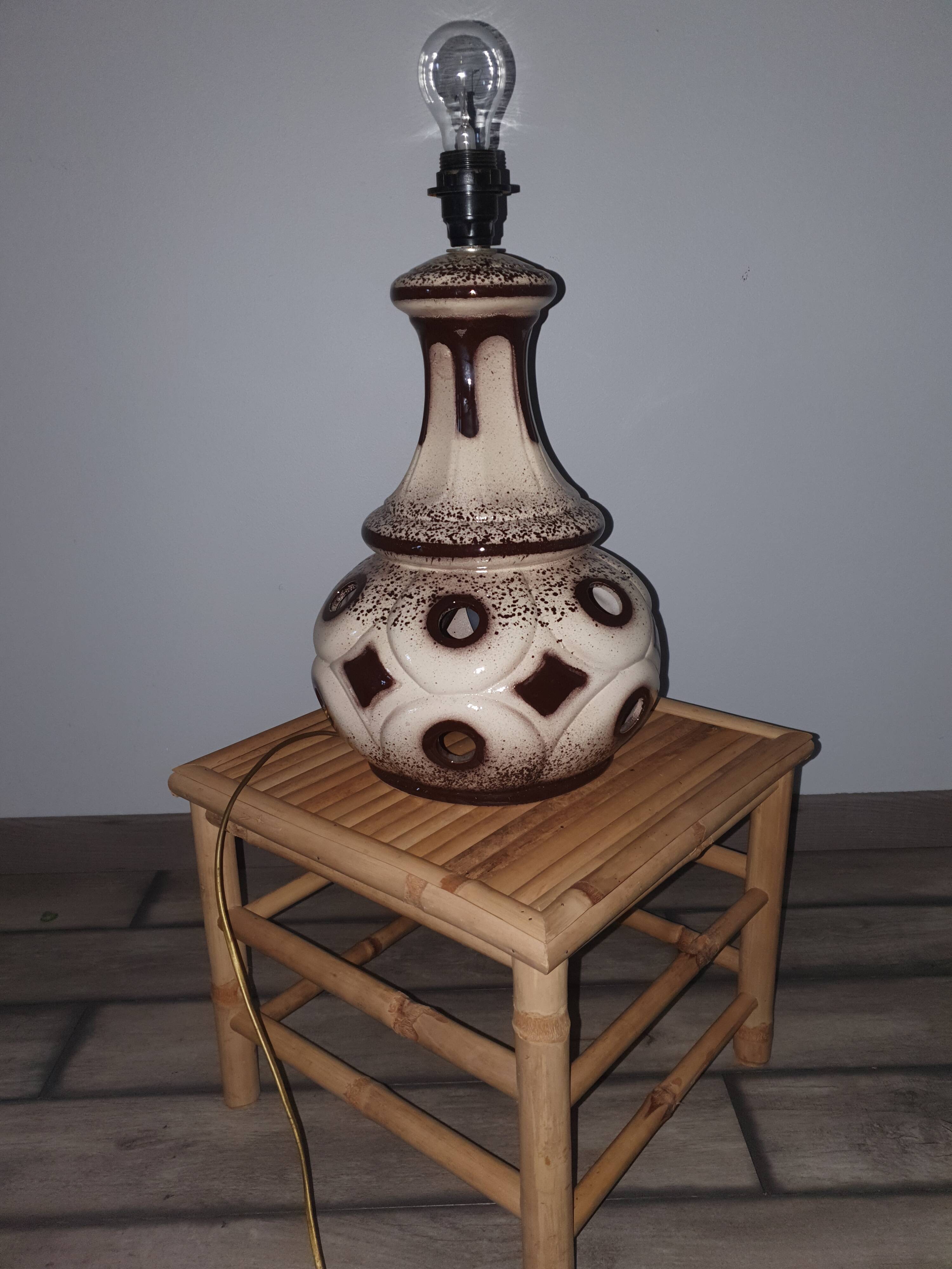 Ceramic lamp base