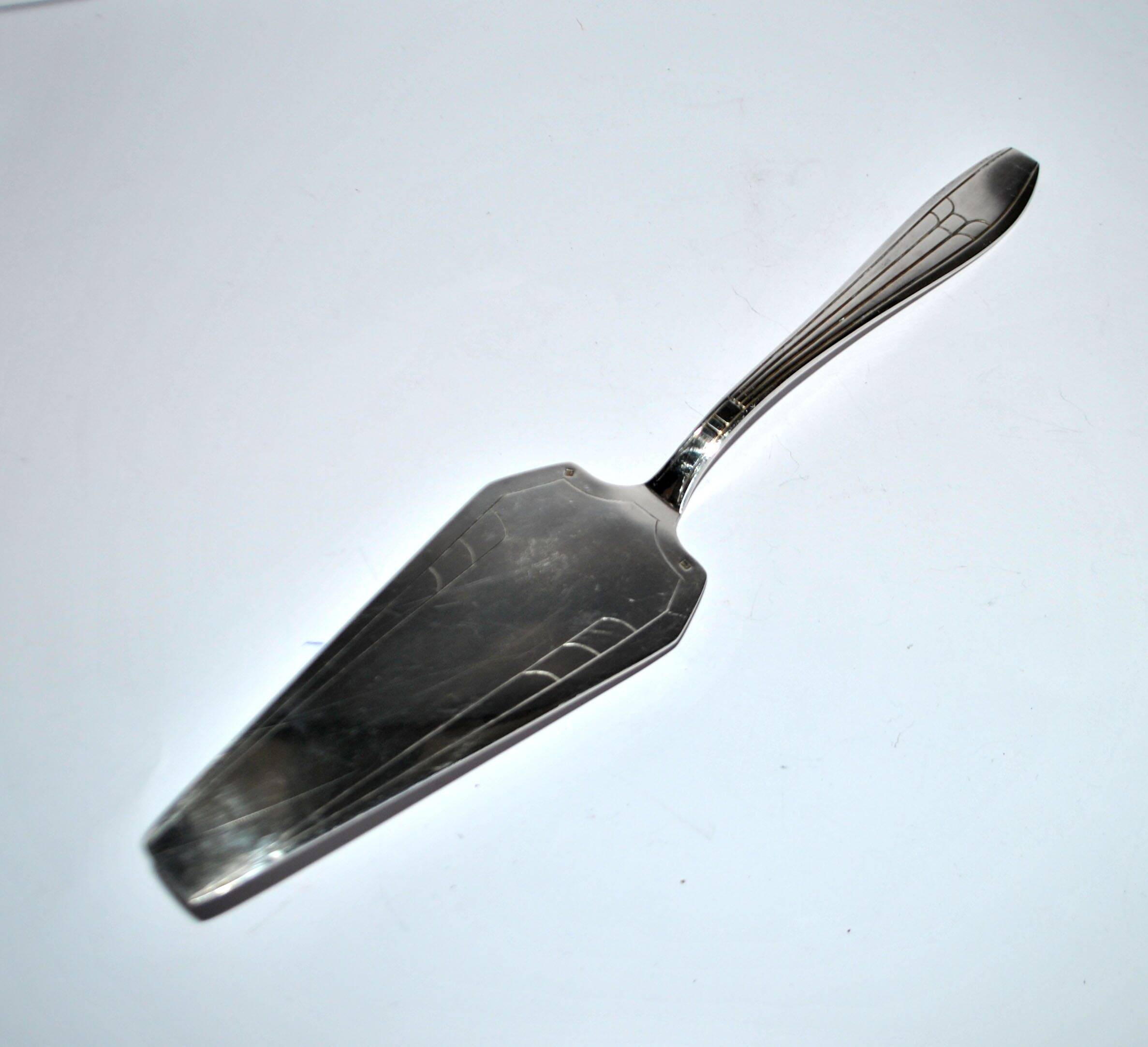 Modernist pie server Silverware Art Deco hallmark silversmith SA Lys