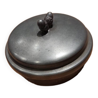 Round tin box