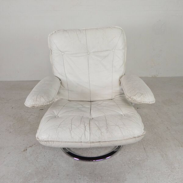 Fauteuil Leolux, fauteuil pivotant avec revêtement en cuir blanc, années 1960