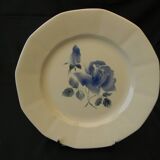6 flat plates in Digoin Sarreguemines earthenware. Blue rose decoration.