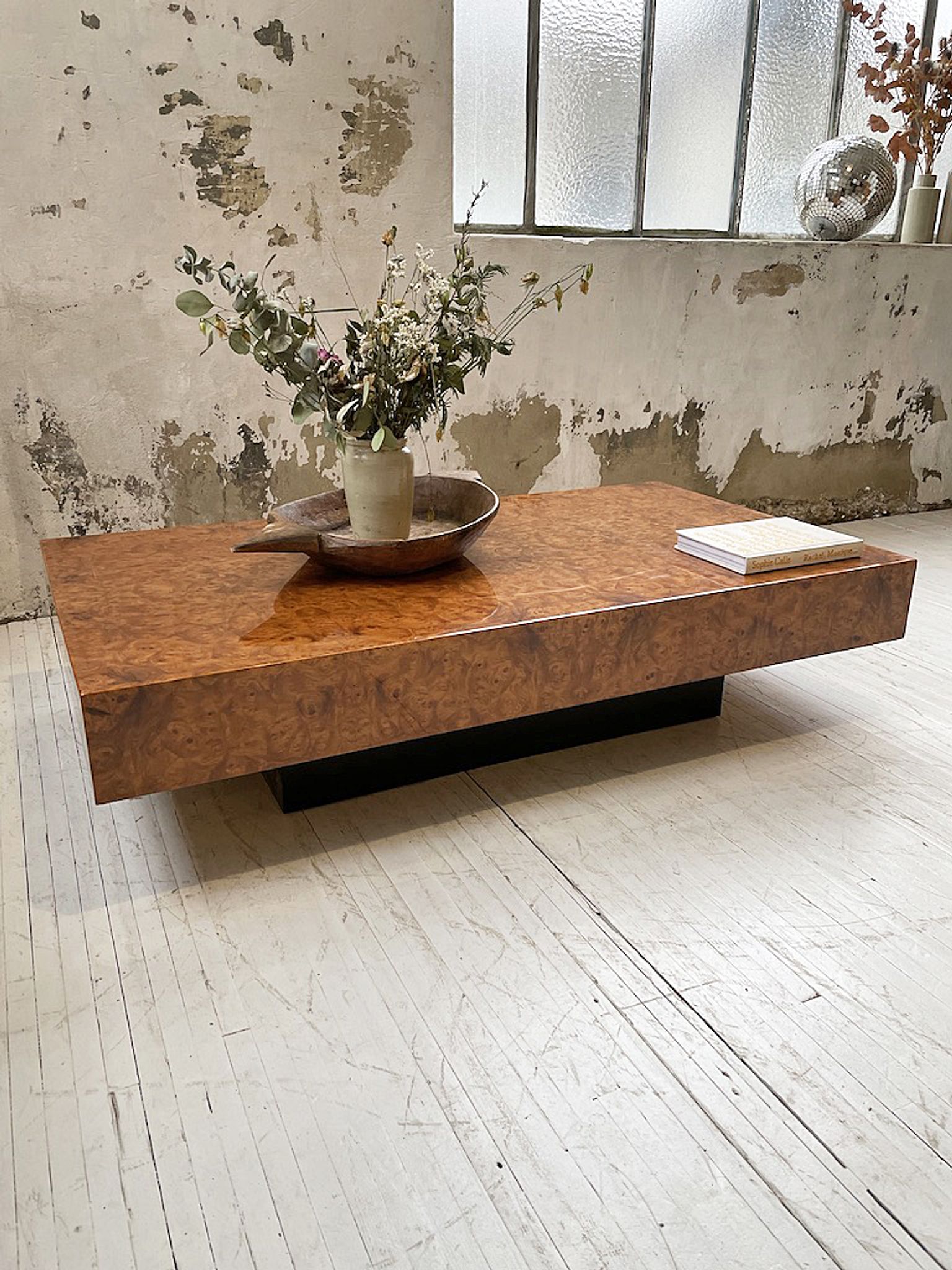 Table basse italienne laque loupe d’orme