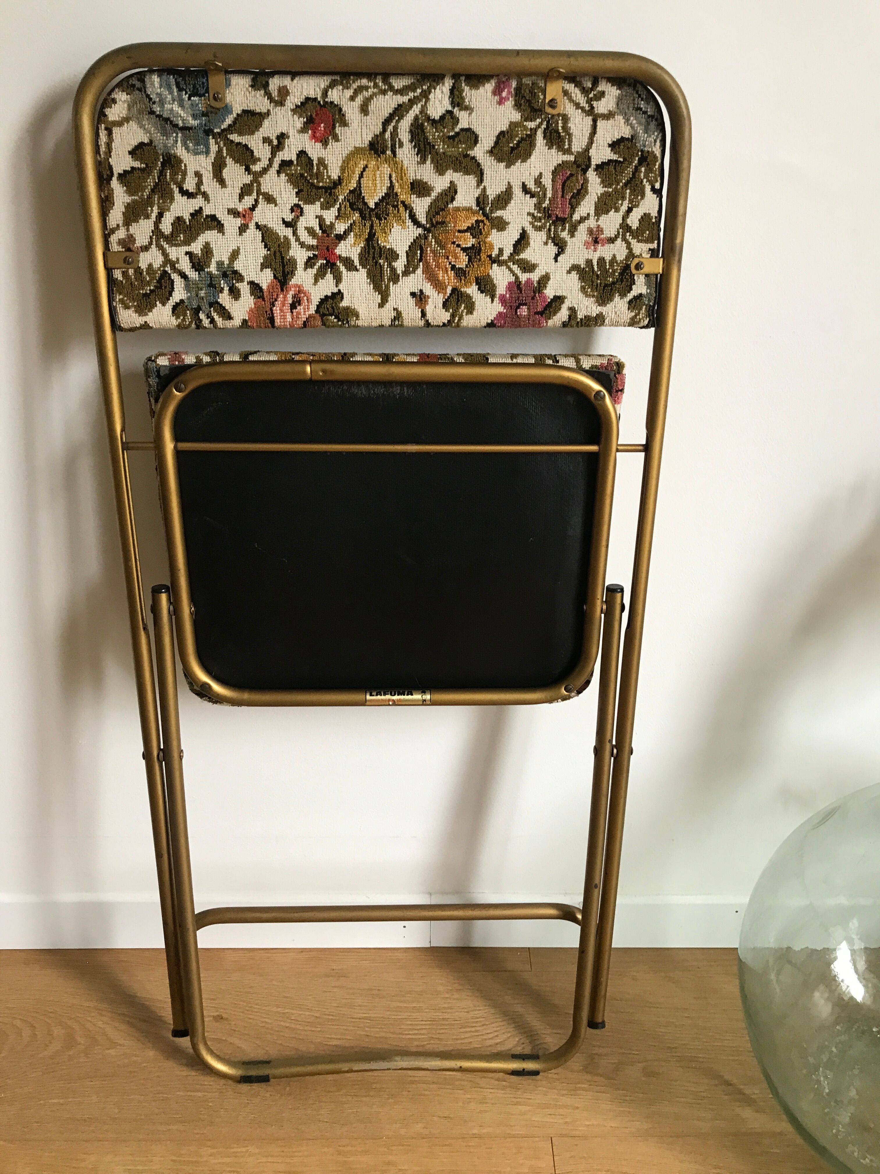 Chaise pliante vintage lafuma chantazur au tissu brodé fleuri