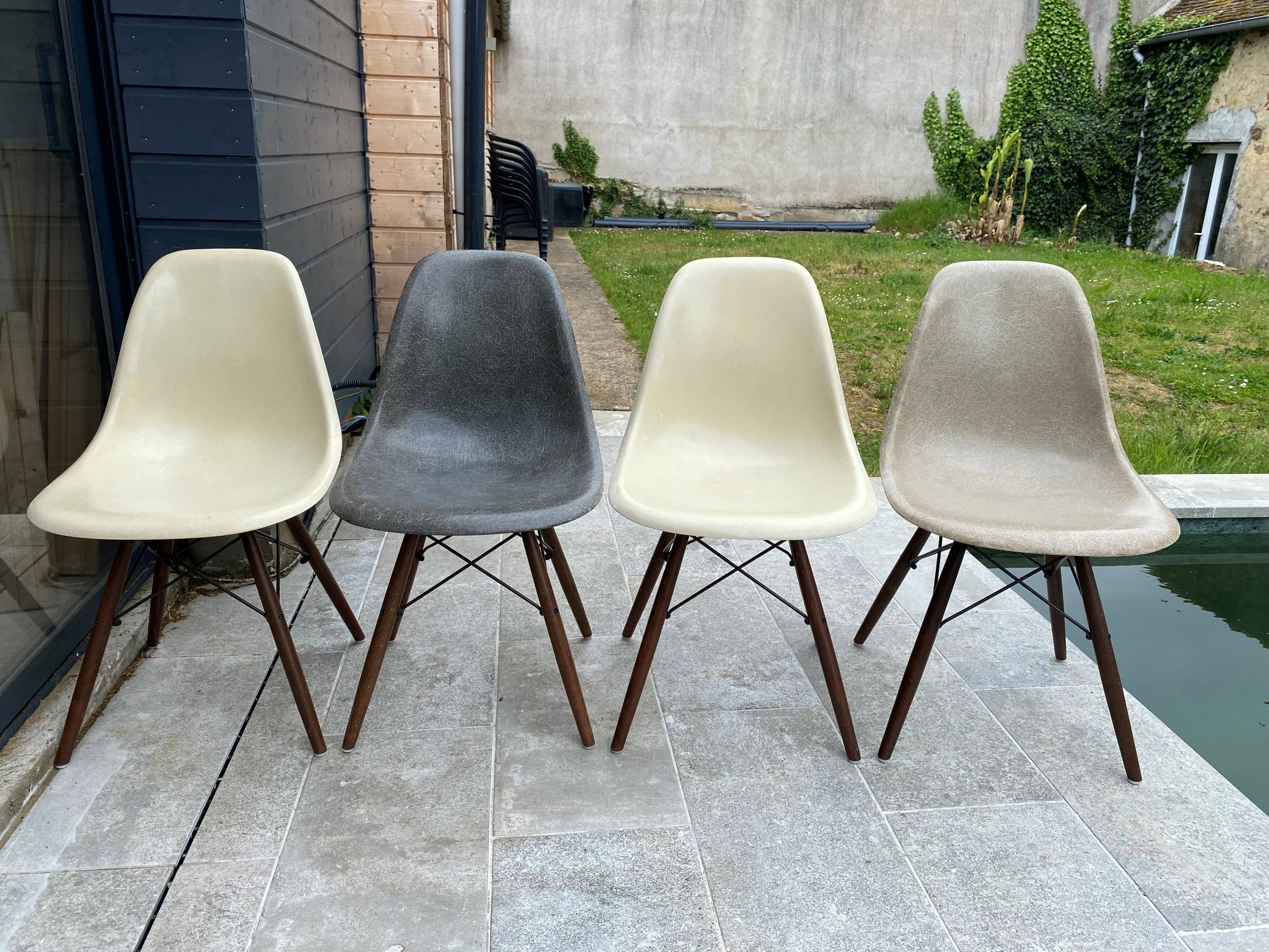 Lot of 4 DSW chairs in walnut fiber by Eames Herman Miller, vintage