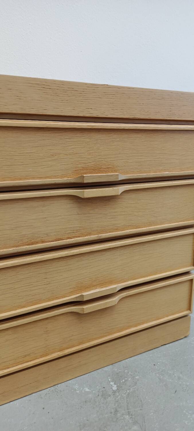 Chest of drawers with 8 drawers