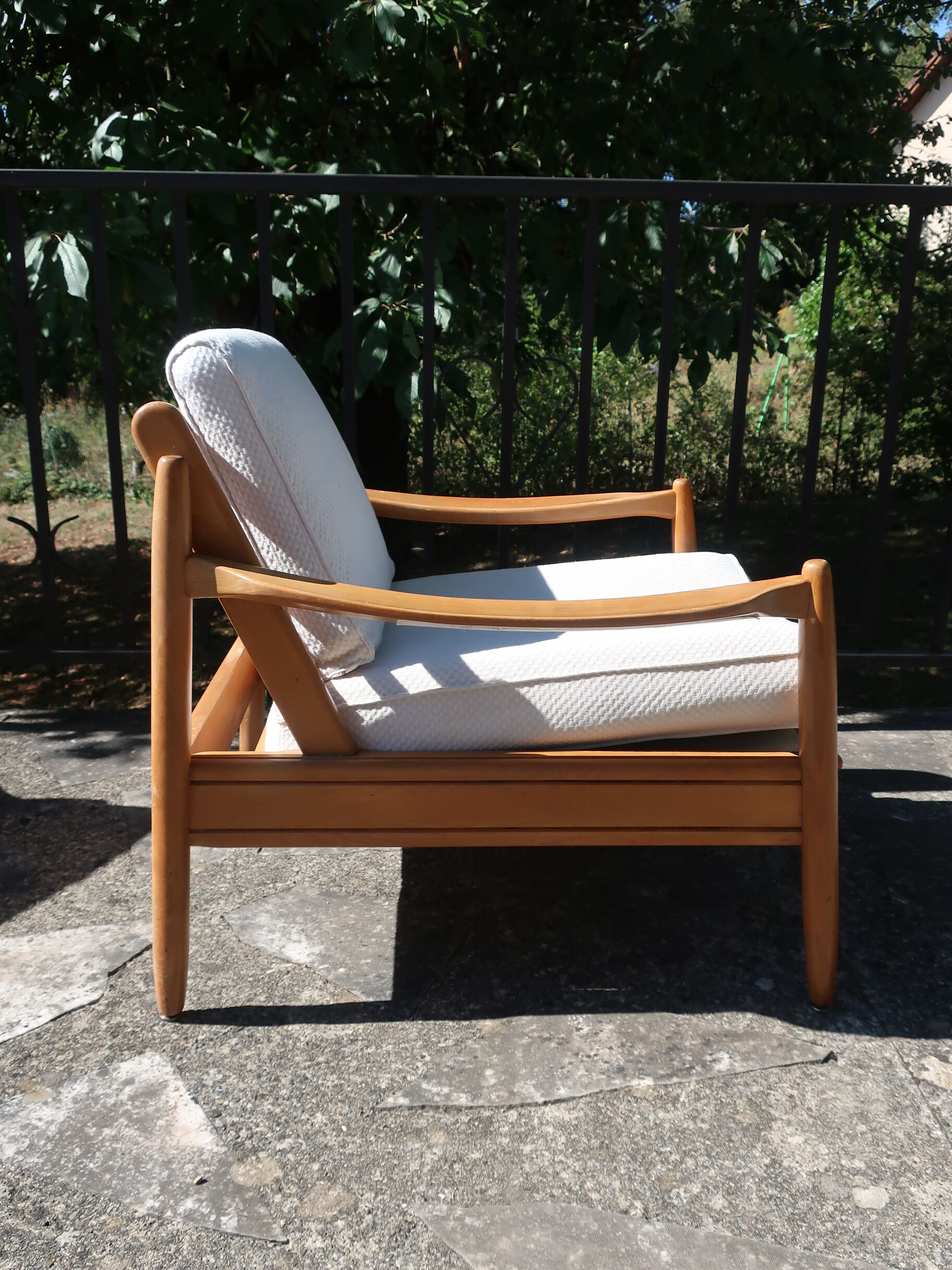 Fauteuil scandinave en  bois et tissu