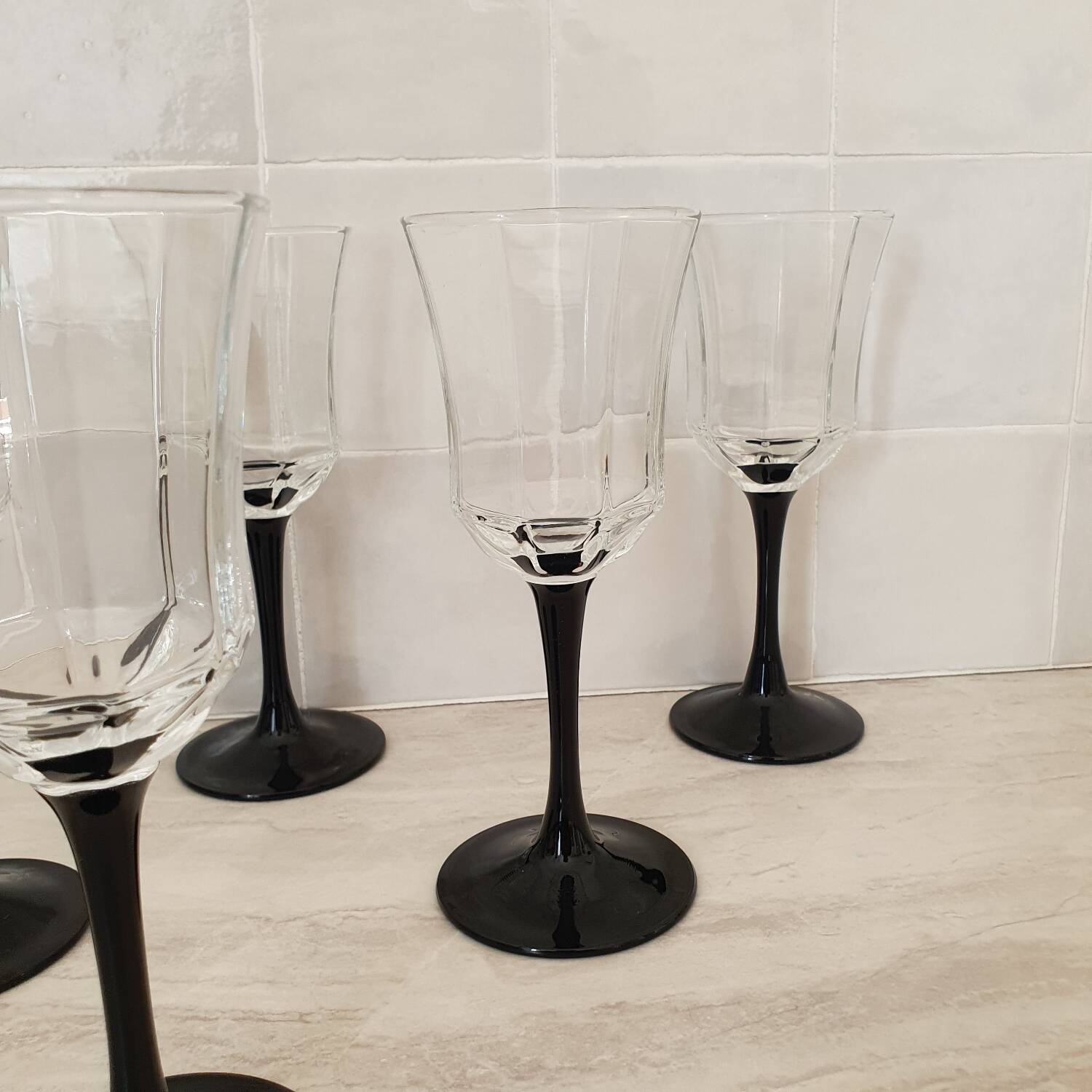 6 Octime octagonal black-footed wine glasses