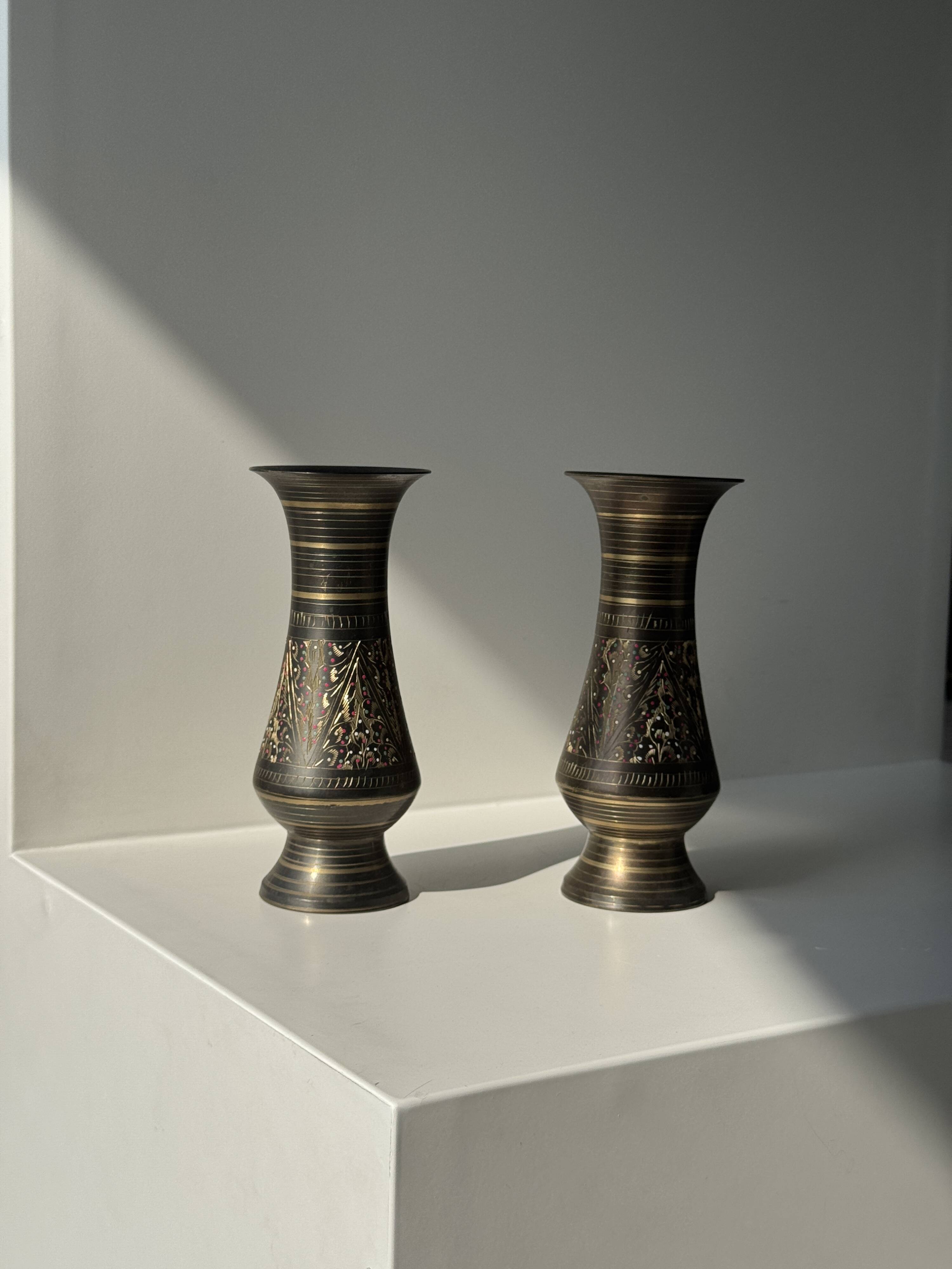 Pair of two small chiseled metal vases H15.5 D6.5