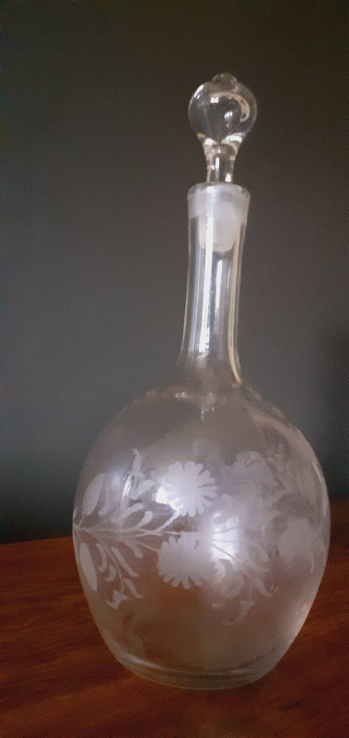 19th century carafe in blown and chiseled glass