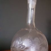 Carafe xixème en verre soufflé et ciselé