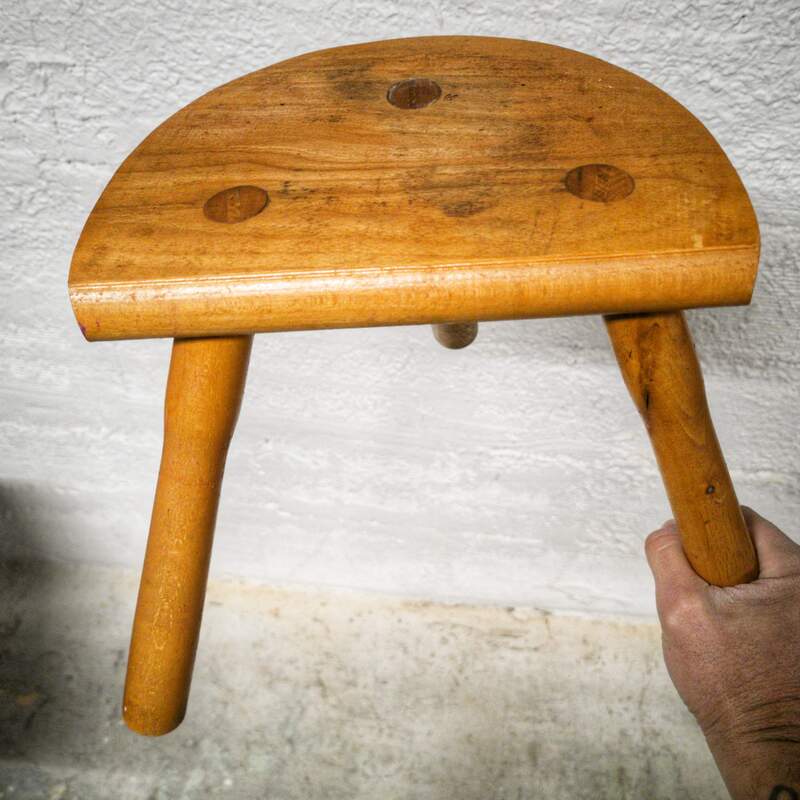 Tripod farm stool