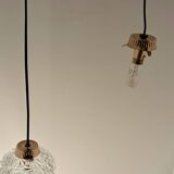 Suspension à deux lumières en cascade laiton doré  et verres moulés