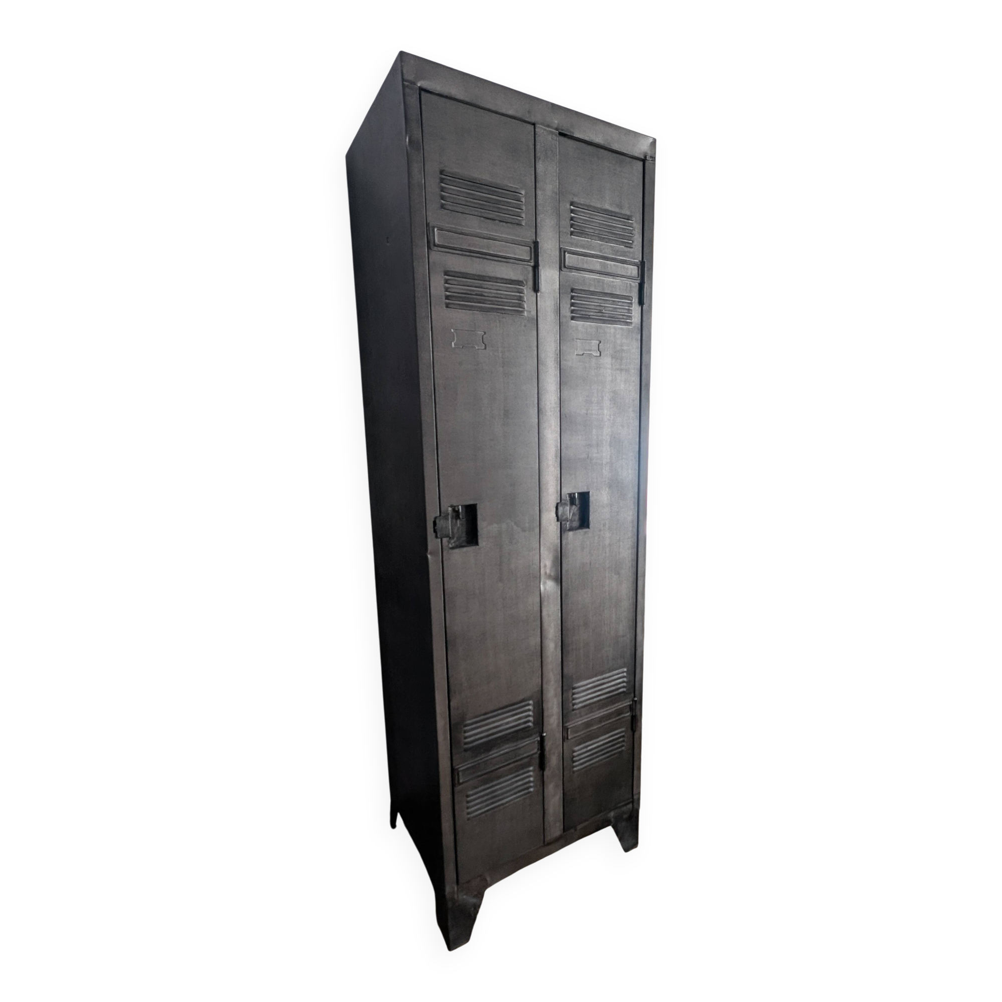 Factory wardrobe brand Atal