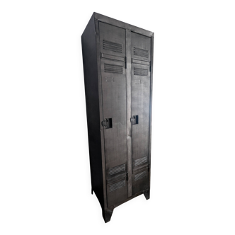 Factory wardrobe brand Atal