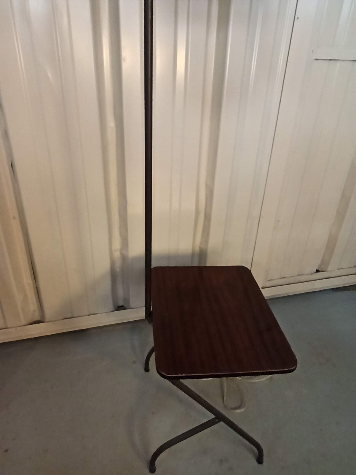 Lampadaire des années 50 tablette en formica lampe liseuse