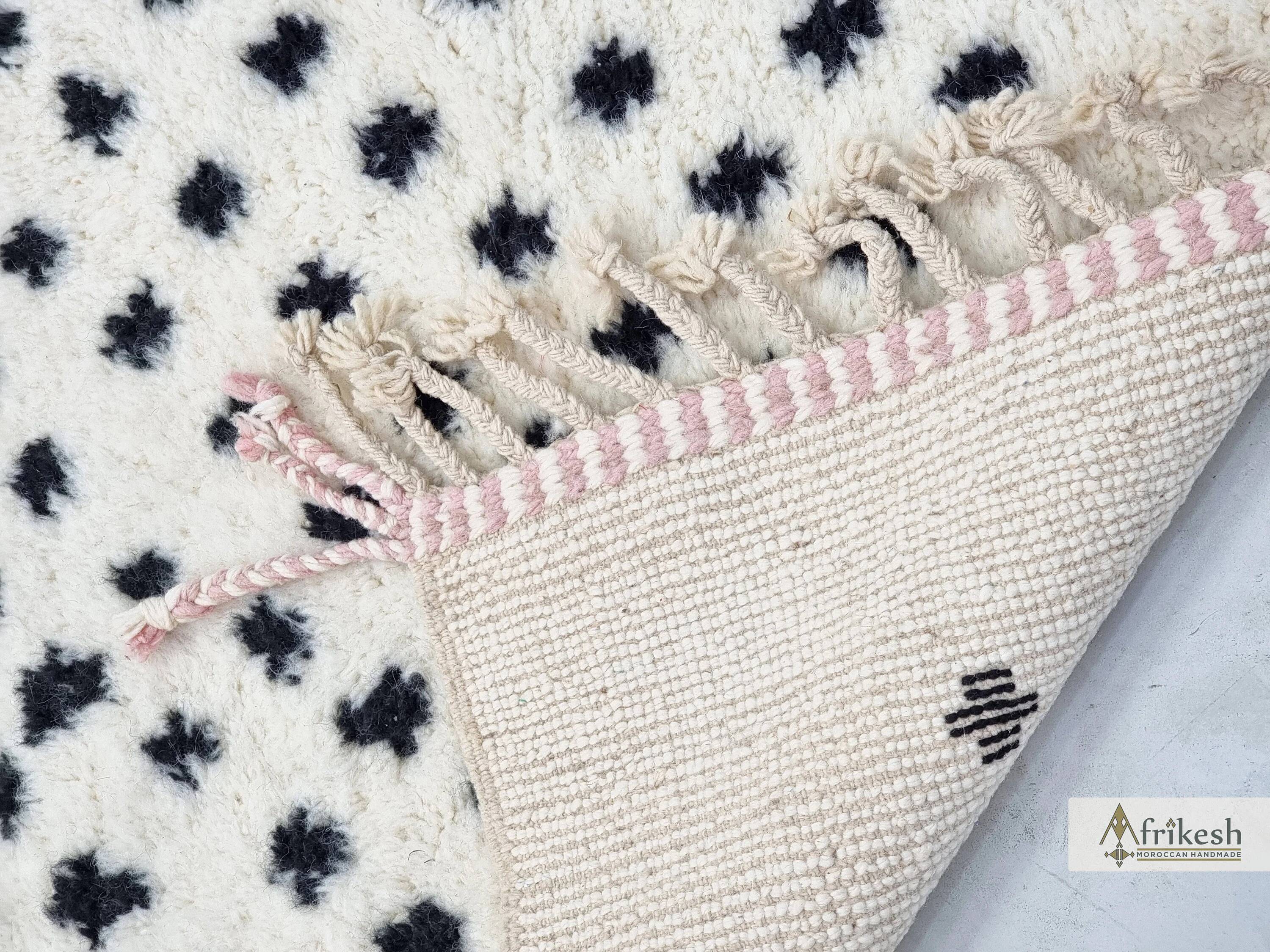 Moroccan rug in natural wool 3 x 2 m