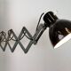 Lampe murale à ciseaux en émail noir industriel, années 1950