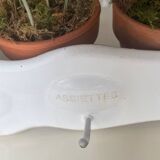 Enamelled sheet metal with inscriptions and hooks