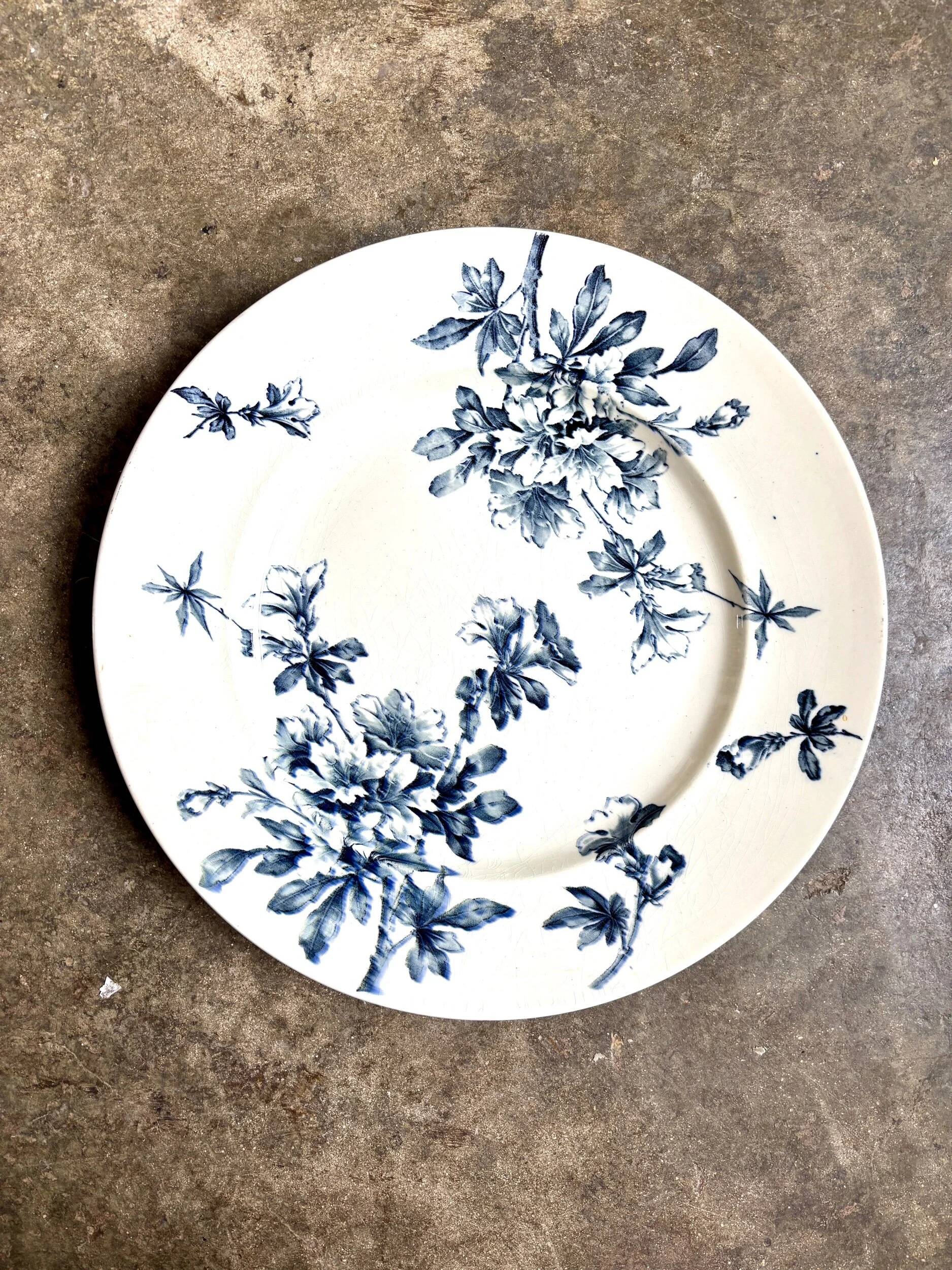 Large round Lunéville dish in blue ironstone, "Azaléa" service