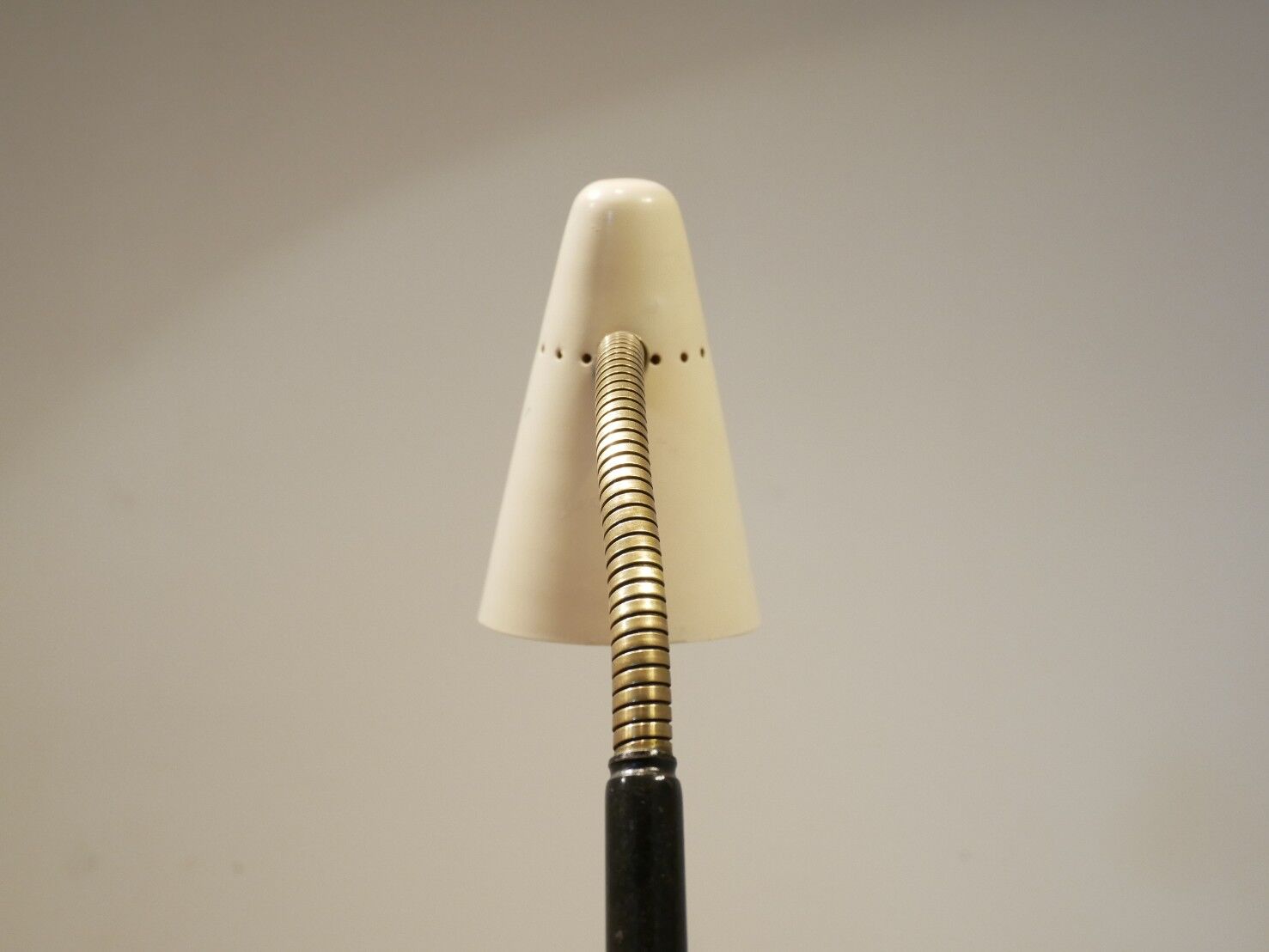 Table lamp in cream painted metal & brass, 1950