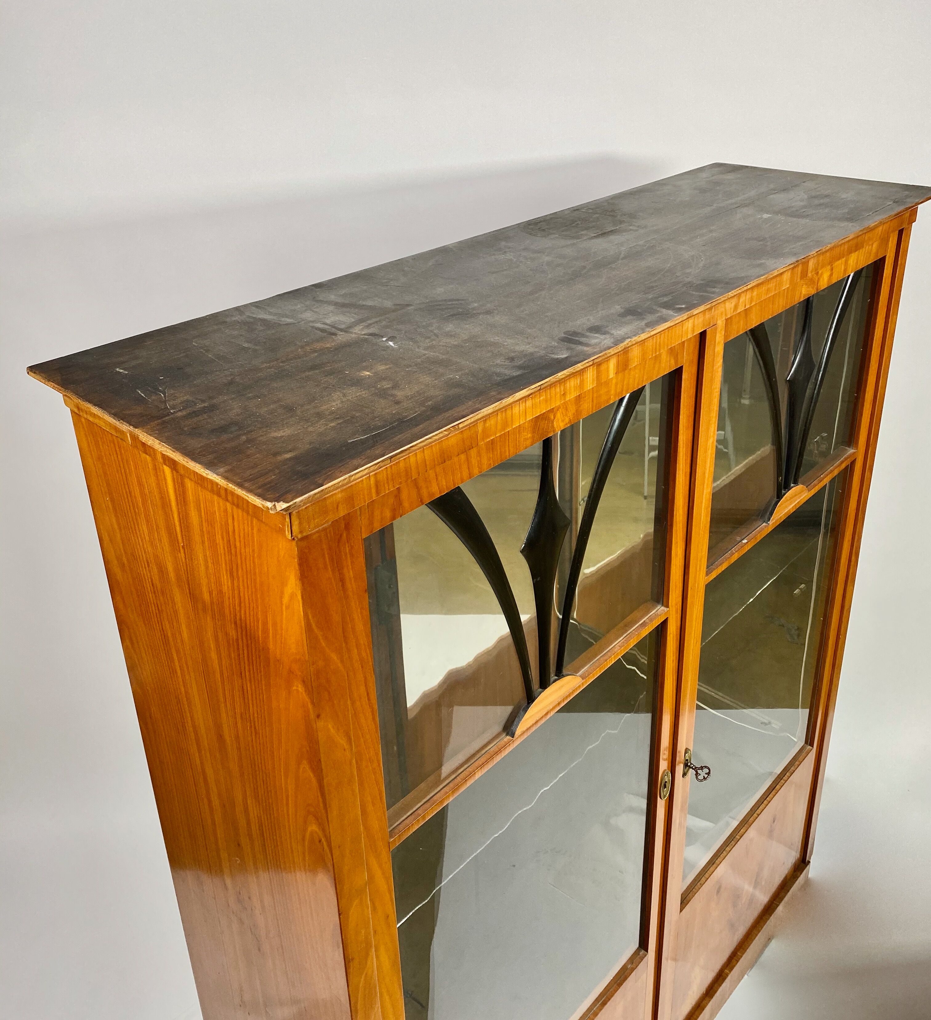 Biedermeier window in cherry veneer, Circa 1820 Austria