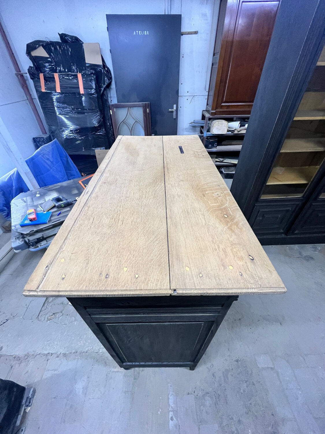 Flemish tavern counter