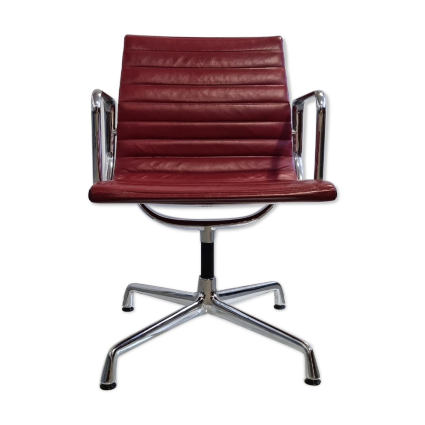 Ea 108 armchair by Charles & Ray Eames, Vitra edition