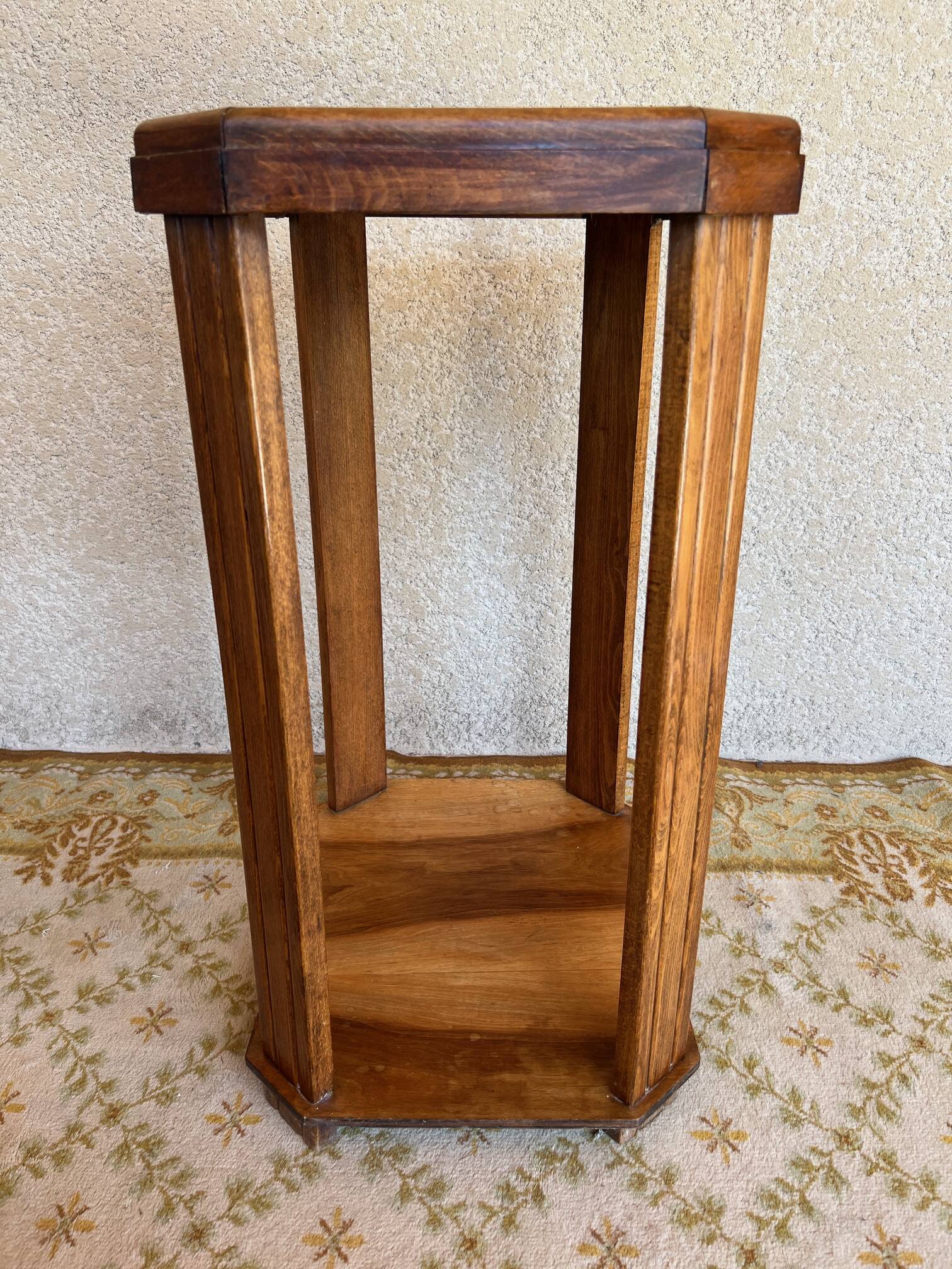Art Deco side table or serving table in walnut, pedestal table.