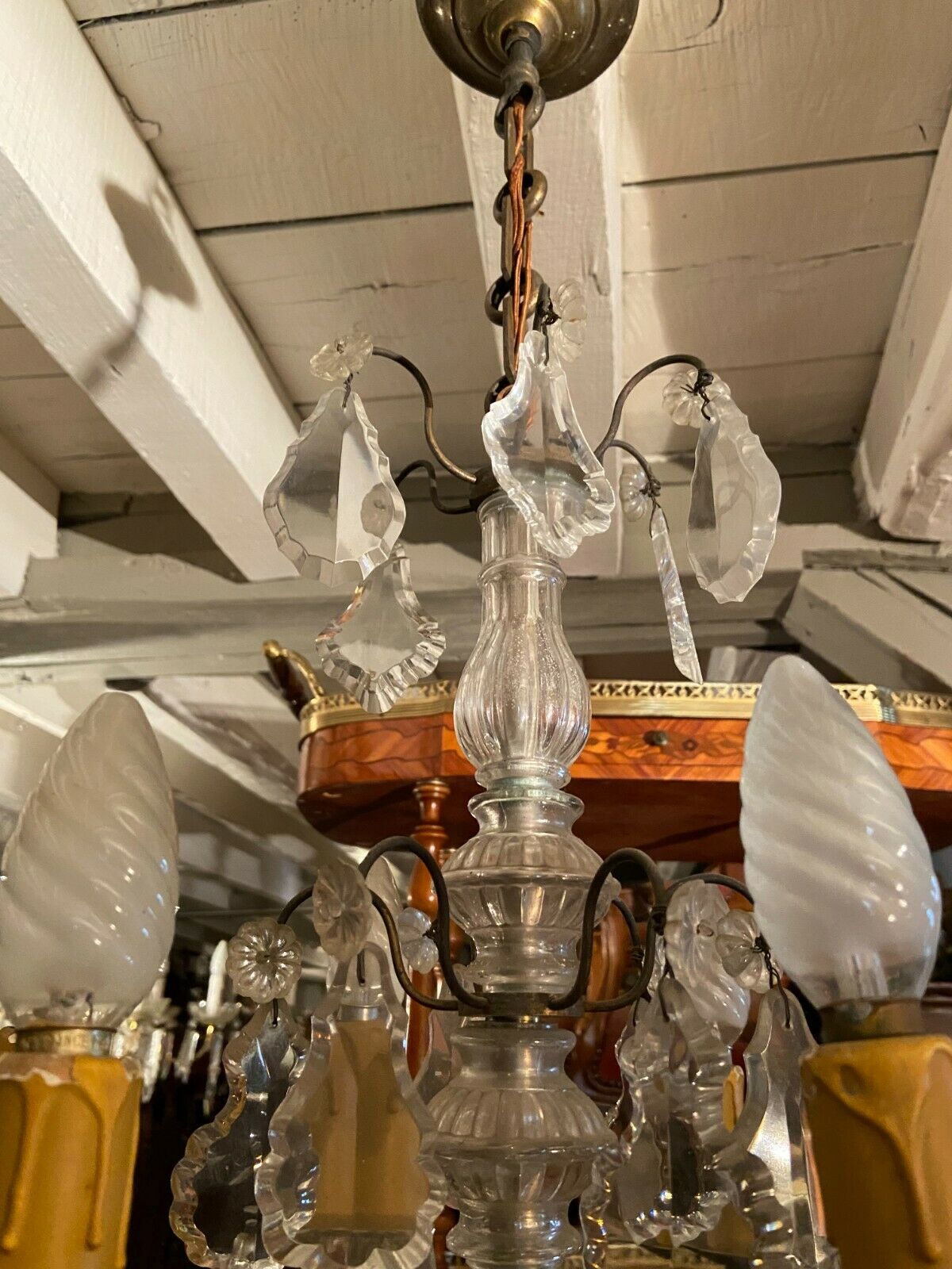 6-light chandelier with crystal pendants on bronze frame, Louis XV style