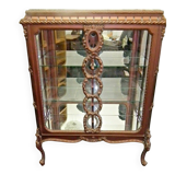 A Louis XV style display cabinet with three beechwood shelves and a white marble top.