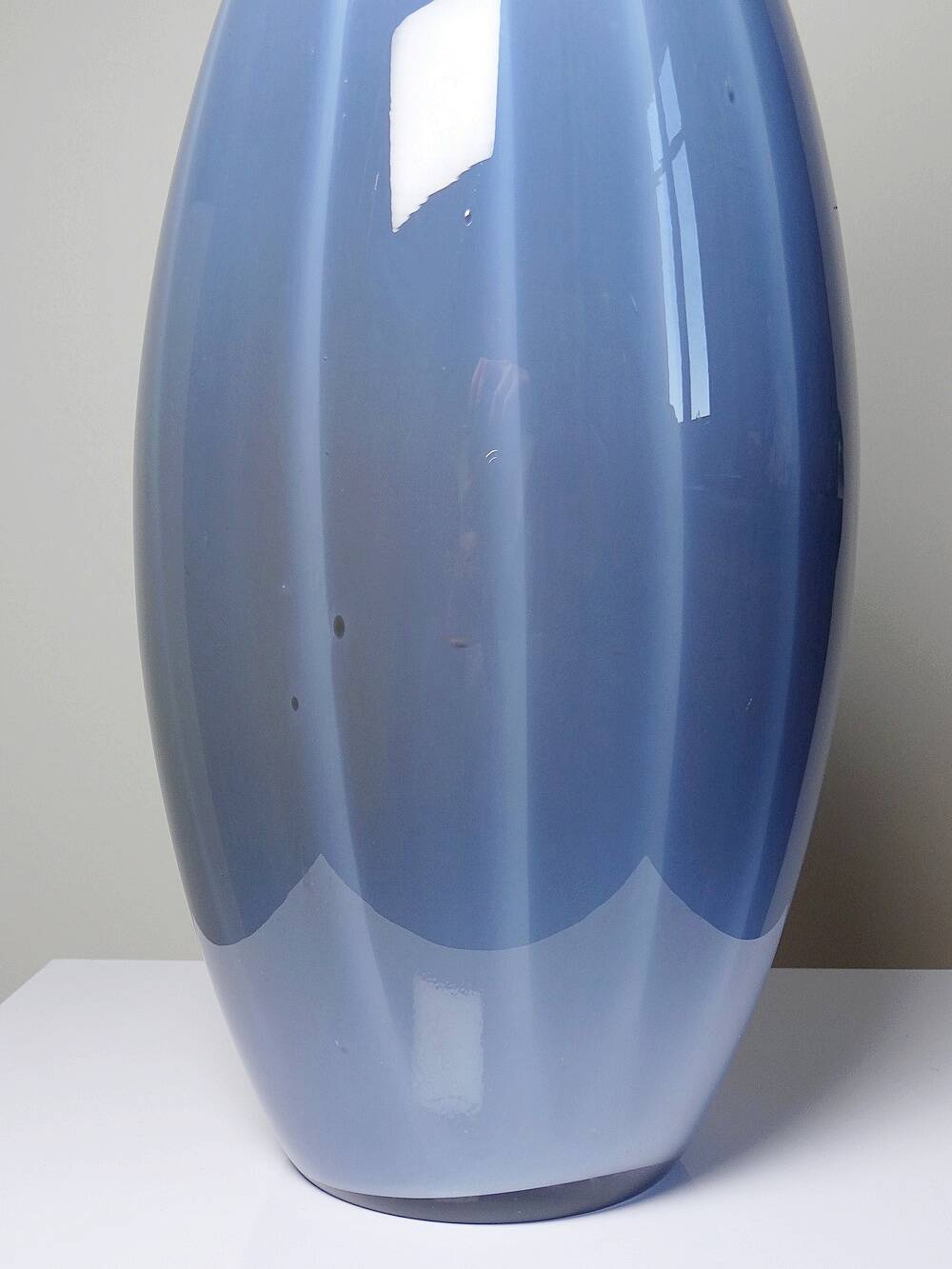 Grand vase poire vintage verre fumé doublé d'opaline bulle de savon Murano